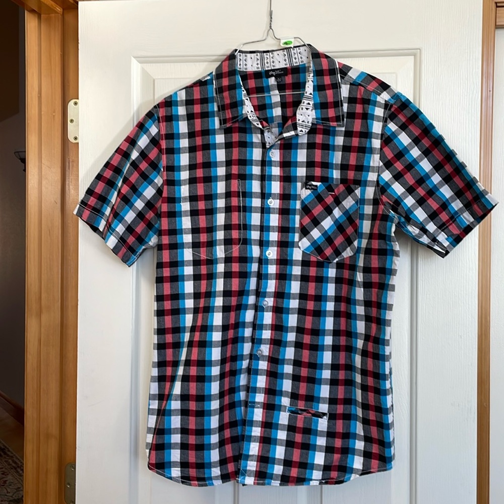LNG woven men’s short sleeve button down shirt. Red black and blue. SZ large